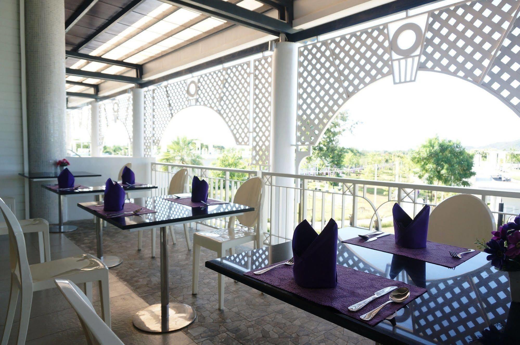 The Sea-cret Garden Hotell